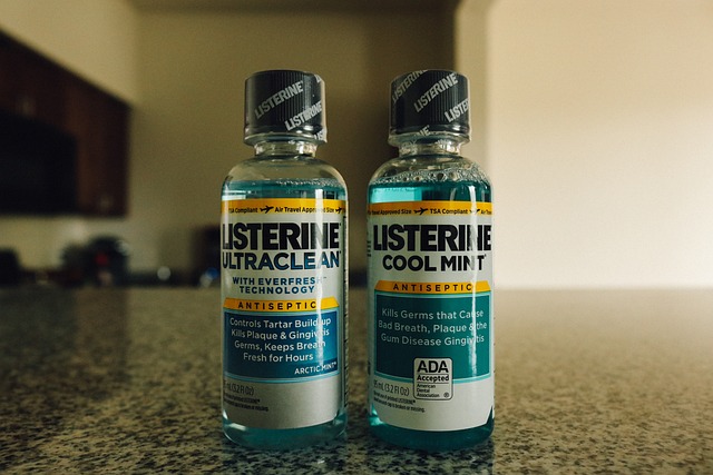 Refreshing Listerine Cool Mints, perfect for freshening breath on the go.